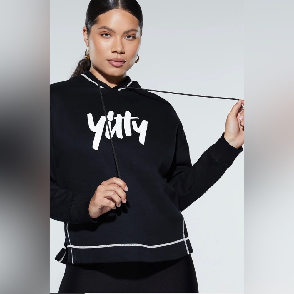 FABLETICS: YITTY MAJOR LABEL EP HOODIE